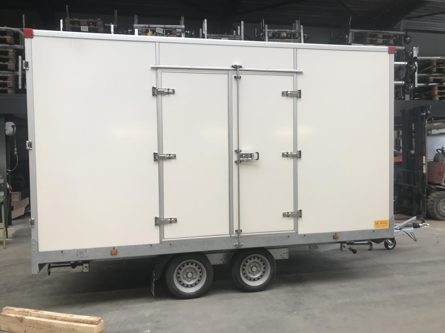 Gesloten plateayaanhangwagen dubbelas geremd 2000kg-3mx1m55x180